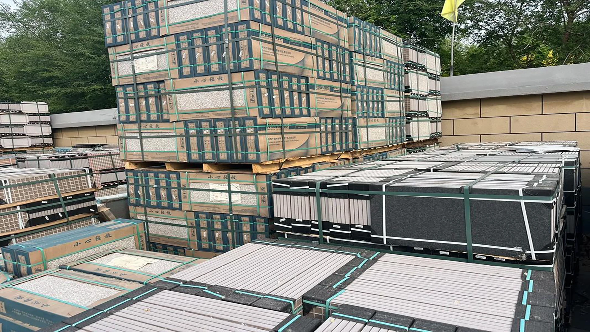 AsiaQuartz quick ship stock warehouse with packaged quartz slabs ready for project supply