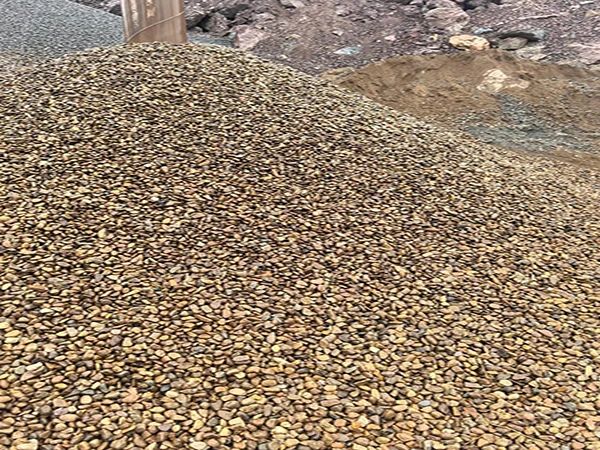 Natural round pebble stone chips for decorative terrazzo interior design
