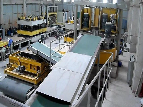 Automated quartz stone manufacturing line at Asiaquartz factory, producing high-quality engineered quartz slabs for kitchen countertops, hotel bathrooms, and commercial spaces