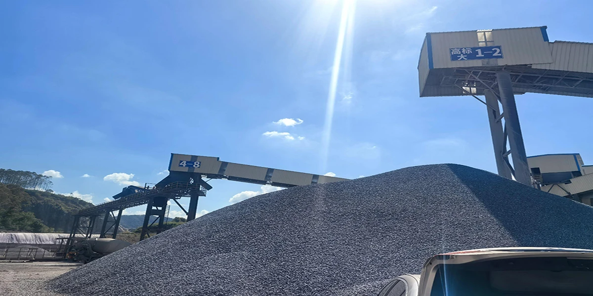 Quartz quarry and raw material sourcing for engineered quartz programs