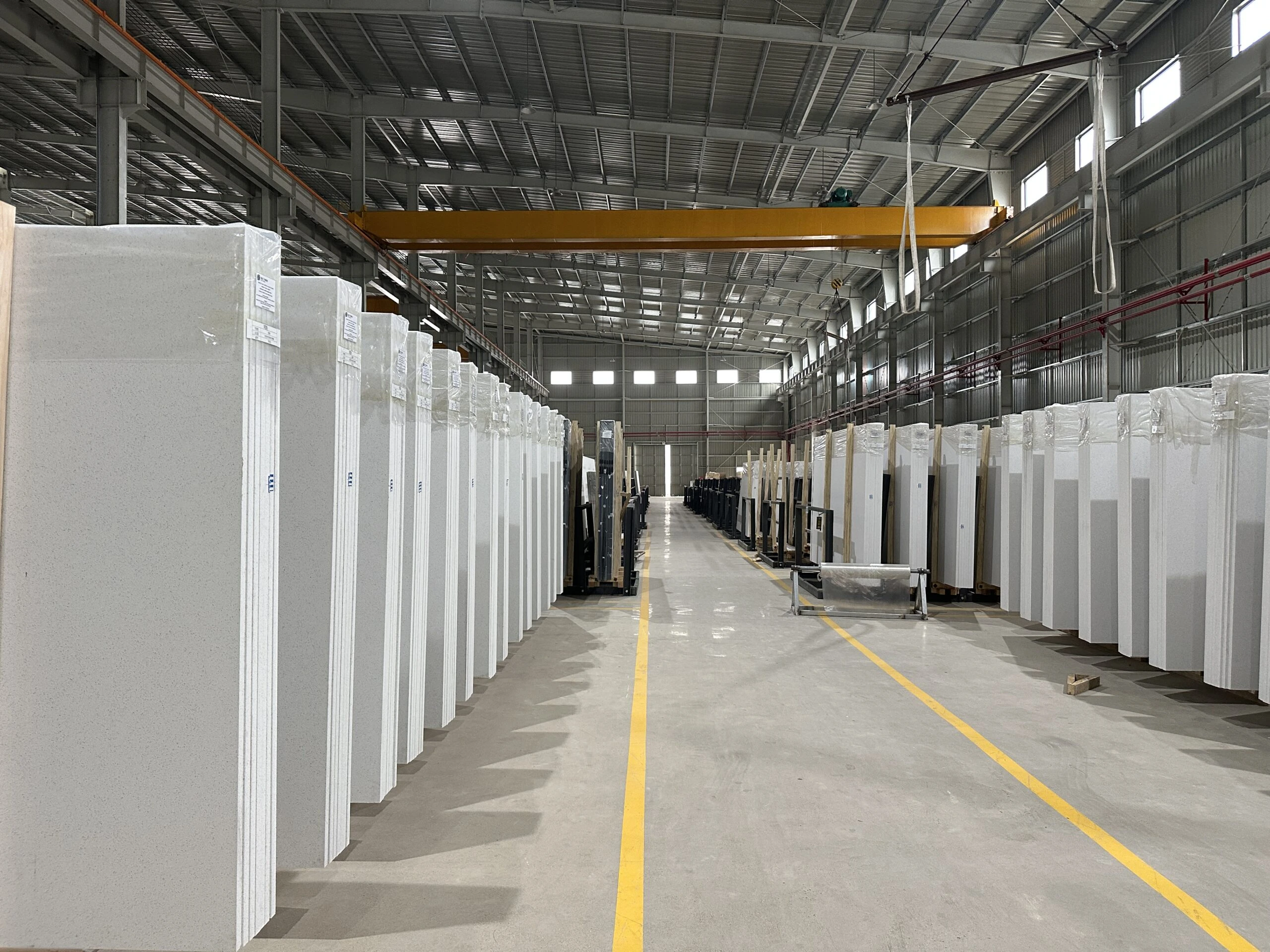 Full quartz slabs stored in warehouse inventory for wholesale distribution and project supply
