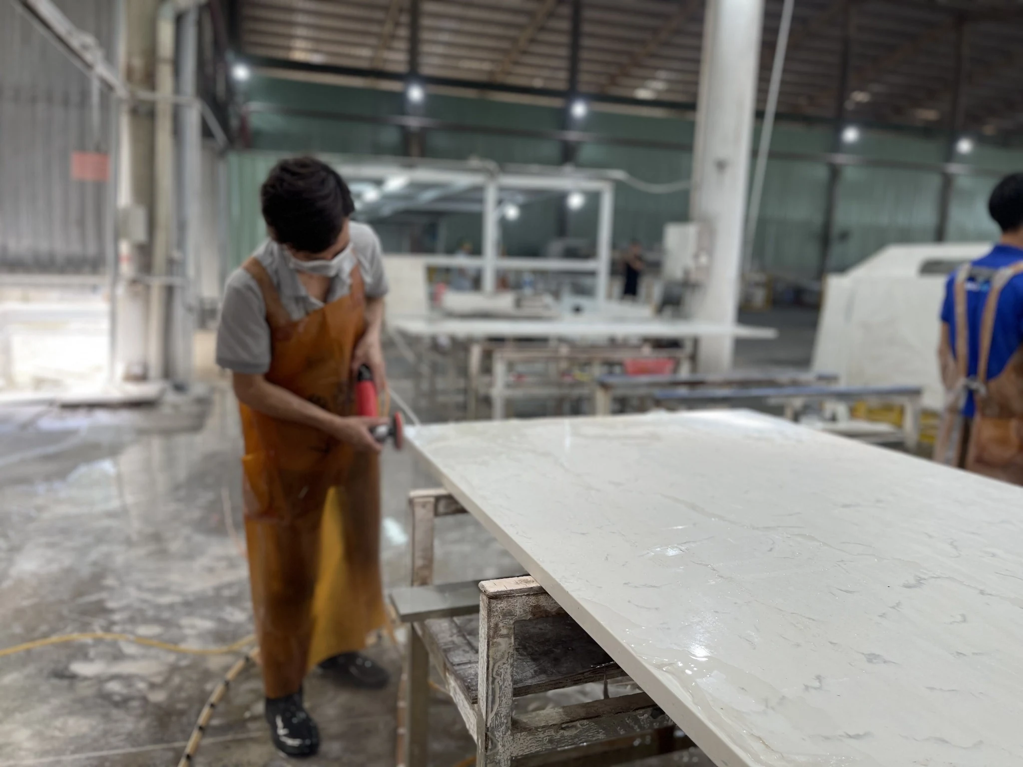 Quartz slab polishing process showing surface finishing and quality preparation.
